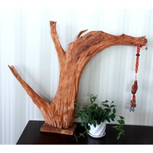 张军民《蒸蒸日上》崖柏72*46*11cm